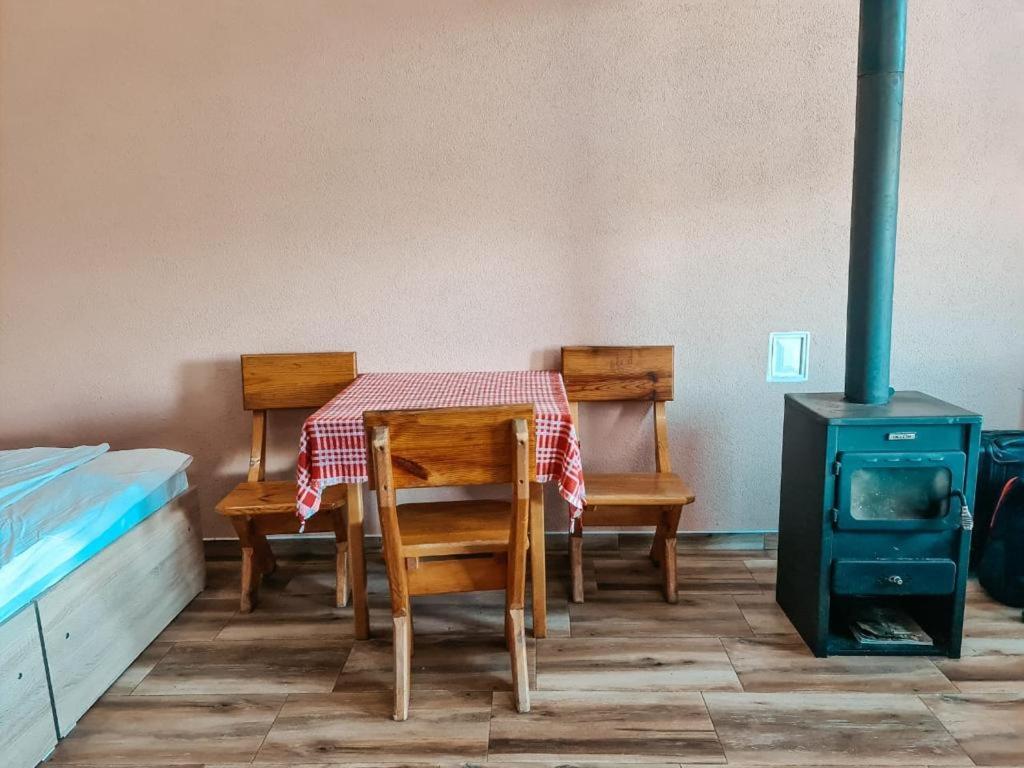 Hotel Te Liqeni Peć Exterior foto